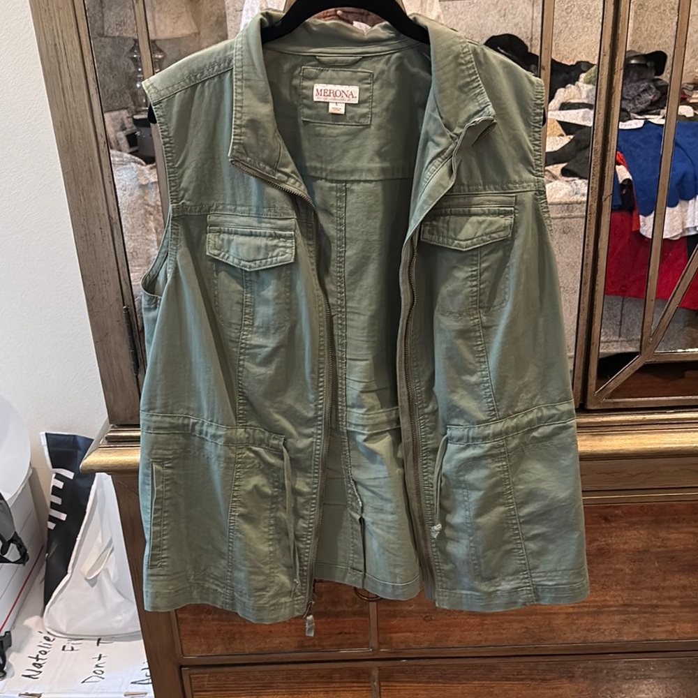 Merona Green Utility Vest with Casual Style and Lightweight Fabric